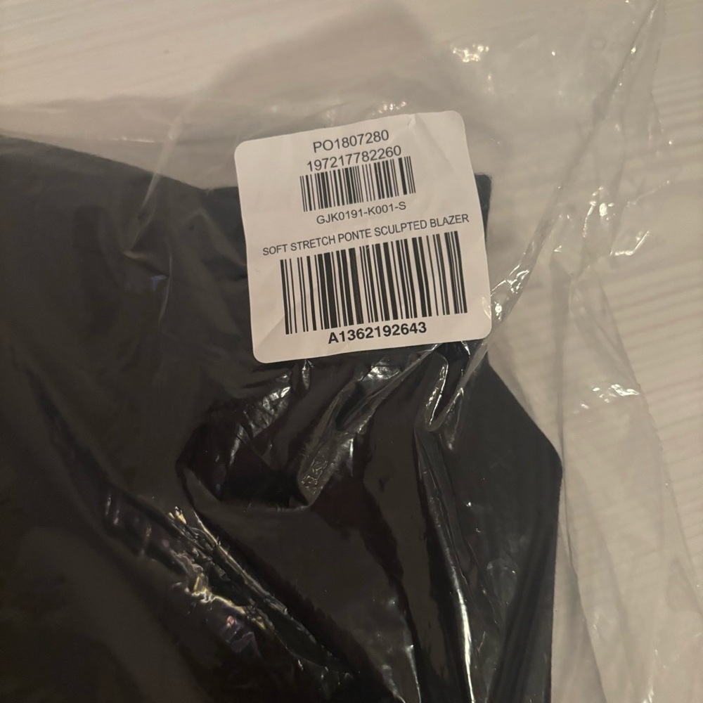 Good American - Soft Stretch Ponte Sculpted Blazer - Picture 5 of 5